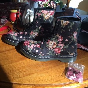 Floral Dr. Martens Airwair NWOT